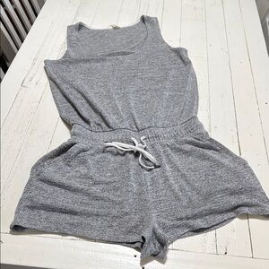 Wilfred free Aritzia rayon 1 piece romper/shorts with pockets oversized XS gray